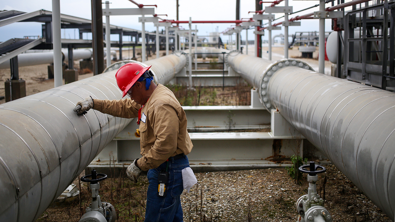 US oil reserves drop towards Reagan-era lows, 'sig