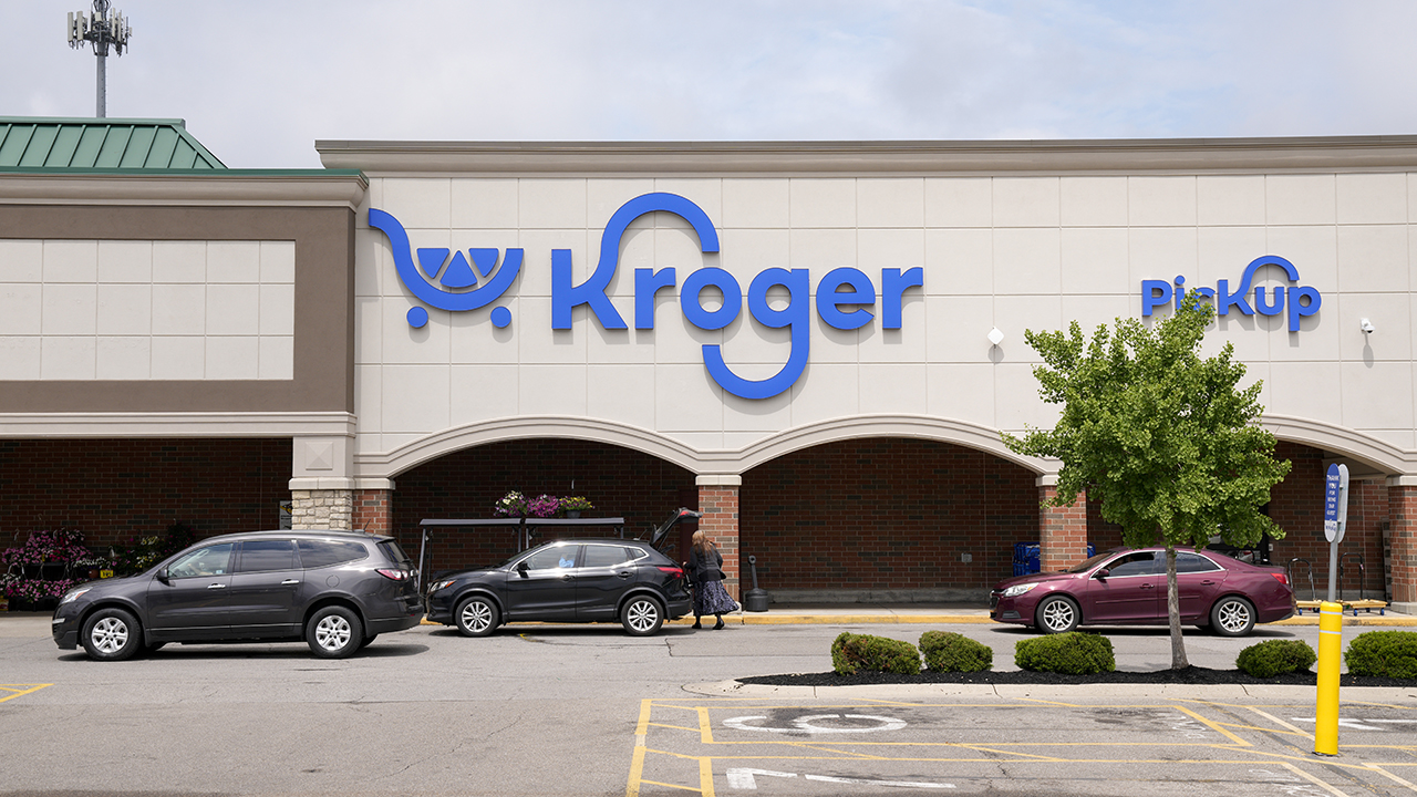 Kroger plans to cut 3,000 corporate jobs as grocery giant expands AI use