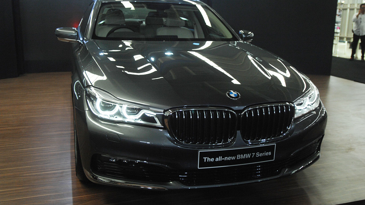 BMW recalls nearly 28,000 luxury vehicles over driveshaft flaw that poses rollaway risk