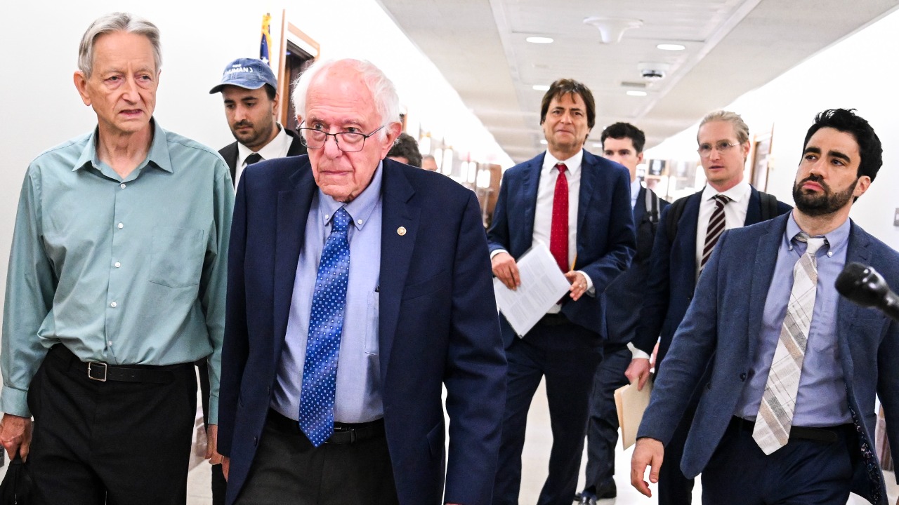 Employees at AI companies back Bernie Sanders bill cracking down on development