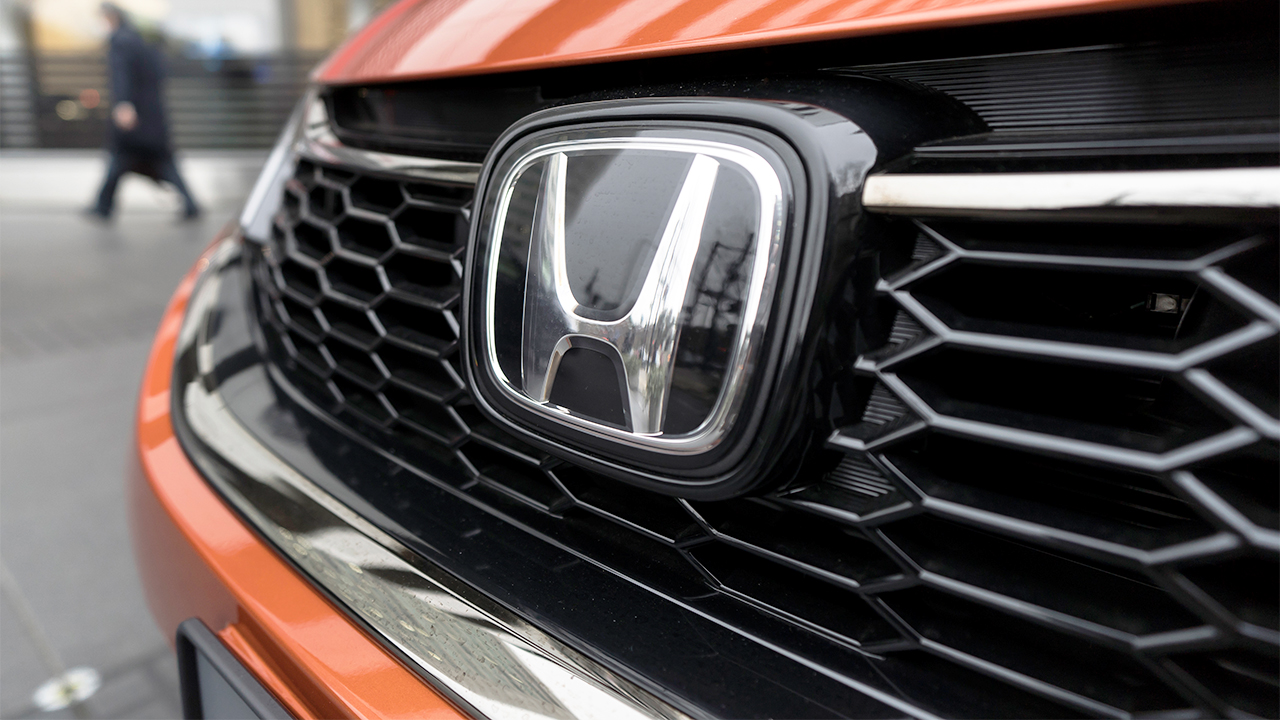 Honda plans highway test of tech that charges moving trucks
